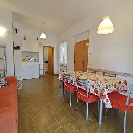 R08 - Trilocale Con Giardino Privato E Garage