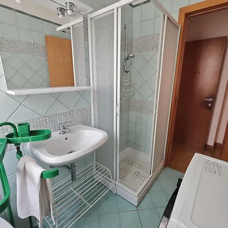 R08 - Trilocale Con Giardino Privato E Garage